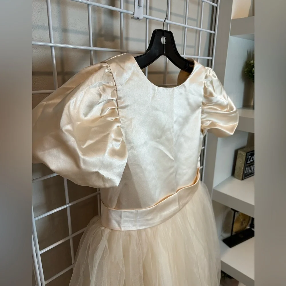 Lavetir Gorgeous Puff Sleeve Tulle Flower Girl Dress Size 12